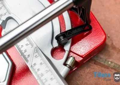 Locking handle for measing bar